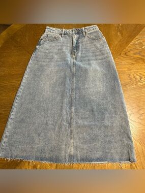 The Main Street Exchange Size 6 Light Wash Denim Skirt Cut Off